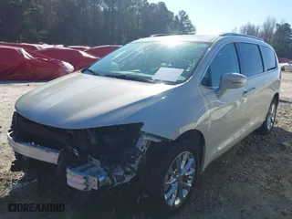 2021 Chrysler Pacifica Touring L with VIN 2C4RC1BG2MR513566, listed as a IAAI auction lot 41417190 with 106,858 mi miles. Bid and sale history available at carsss.com. Image 17.