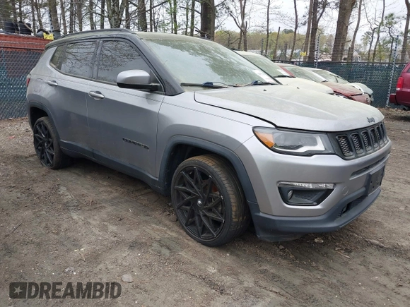 2018 Jeep Compass Latitude with VIN 3C4NJCBB0JT487272, listed as a IAAI auction lot 41955584 with 92,042 mi miles. Bid and sale history available at carsss.com. Image 1.