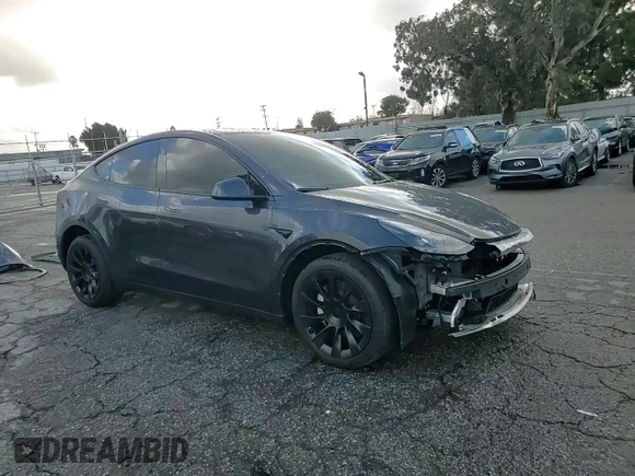 2024 Tesla Model Y Long Range z VIN 7SAYGDEE4RA229466, wystawiony jako Copart lot #45163325 z przebiegiem 13 748 mil mil oraz Szkoda całkowita • Salvage title. Historia ofert i sprzedaży dostępna na DreamBid. Obrazek 12.