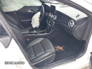 2019 Mercedes-Benz CLA 250 z VIN WDDSJ4EB1KN719681, wystawiony jako IAAI lot #41621921 z przebiegiem 35 672 mil mil oraz . Historia ofert i sprzedaży dostępna na DreamBid. Obrazek 5.