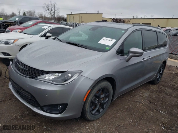 2018 Chrysler Pacifica Limited with VIN 2C4RC1GG2JR230718, listed as a IAAI auction lot 41837691 with 109,811 mi miles. Bid and sale history available at carsss.com. Image 17.
