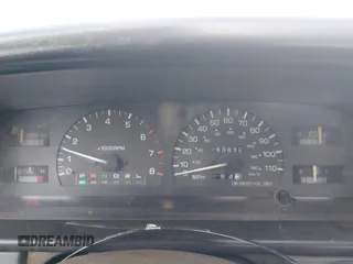 1993 Toyota T100 z VIN JT4VD20C1P0010434, wystawiony jako IAAI lot #42270410 z przebiegiem 263 632 mil mil oraz . Historia ofert i sprzedaży dostępna na DreamBid. Obrazek 7.