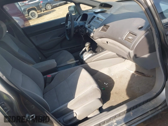 2006 Honda Civic LX z VIN 1HGFA16556L053589, wystawiony jako IAAI lot #41711938 z przebiegiem 230 523 mil mil oraz . Historia ofert i sprzedaży dostępna na DreamBid. Obrazek 5.