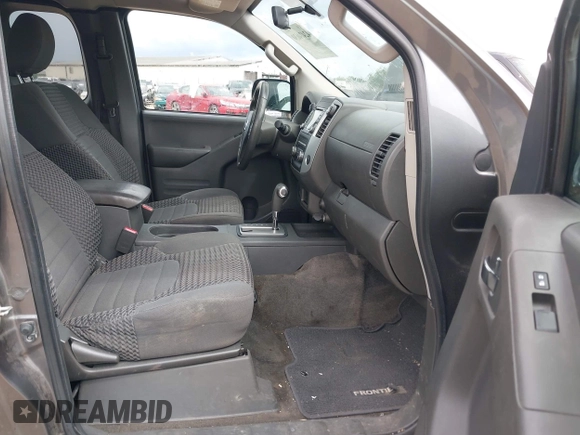 2017 Nissan Frontier SV z VIN 1N6DD0CU6HN720855, wystawiony jako IAAI lot #42474630 z przebiegiem 229 042 mil mil oraz . Historia ofert i sprzedaży dostępna na DreamBid. Obrazek 5.