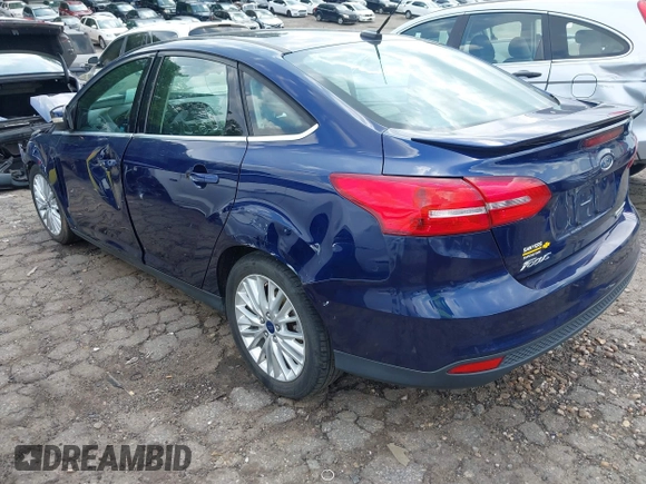 2016 Ford Focus Titanium z VIN 1FADP3J20GL208439, wystawiony jako IAAI lot #42145938 z przebiegiem 135 522 mil mil oraz . Historia ofert i sprzedaży dostępna na DreamBid. Obrazek 3.