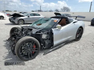 2015 Chevrolet Corvette Z51 3LT z VIN 1G1YM2D77F5100286, wystawiony jako Copart lot #54350585 z przebiegiem Nie podano mil oraz Nie do naprawy • Non repairable. Historia ofert i sprzedaży dostępna na DreamBid. Obrazek 1.