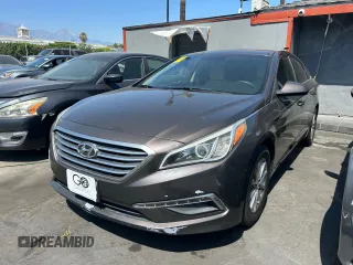 2015 Hyundai Sonata SE z VIN 5NPE24AF3FH182847, wystawiony jako Copart lot #58872415 z przebiegiem 134 917 mil mil oraz Czysty tytuł • Clean title. Historia ofert i sprzedaży dostępna na DreamBid. Obrazek 2.