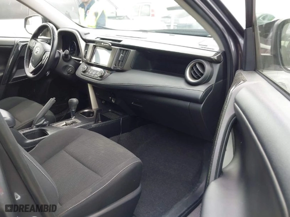 2018 Toyota RAV4 XLE with VIN JTMWFREV4JJ742463, listed as a IAAI auction lot 41920716 with 61,141 mi miles. Bid and sale history available at carsss.com. Image 5.