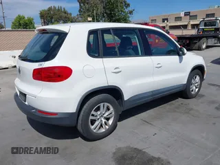 2012 Volkswagen Tiguan SE z VIN WVGAV7AX2CW522958, wystawiony jako IAAI lot #42516794 z przebiegiem 107 144 mil mil oraz . Historia ofert i sprzedaży dostępna na DreamBid. Obrazek 4.