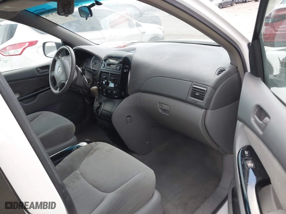 2004 Toyota Sienna LE with VIN 5TDBA23C14S022101, listed as a IAAI auction lot 41879798 with 99,964 mi miles. Bid and sale history available at carsss.com. Image 5.