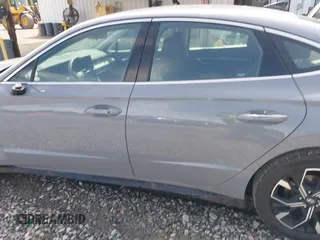 2024 Hyundai Sonata SEL z VIN KMHL64JA3RA398298, wystawiony jako IAAI lot #42462477 z przebiegiem 21 843 mil mil oraz . Historia ofert i sprzedaży dostępna na DreamBid. Obrazek 15.