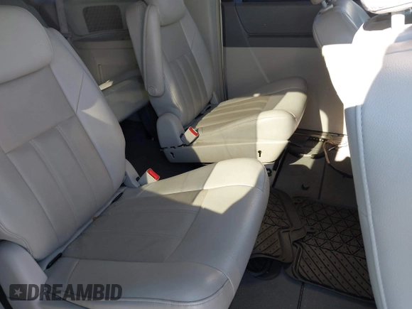 2008 Chrysler Town & Country Touring with VIN 2A8HR54P68R150251, listed as a IAAI auction lot 41351508 with Not provided miles and . Bid and sale history available at DreamBid. Image 8.