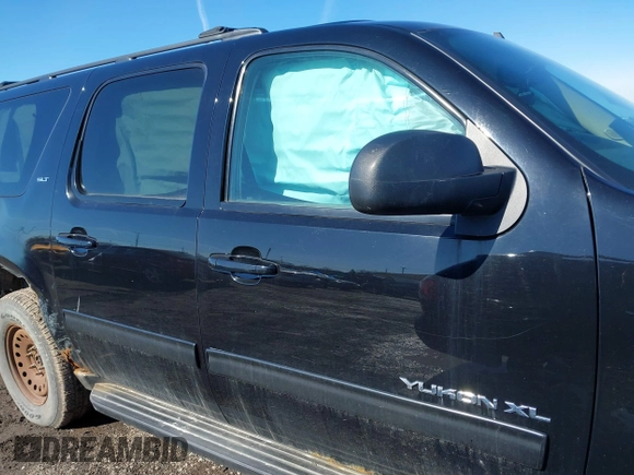 2013 GMC Yukon XL SLT with VIN 1GKS2KE71DR348271, listed as a IAAI auction lot 41388489 with 261,334 mi miles. Bid and sale history available at carsss.com. Image 13.