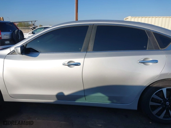 2018 Nissan Altima 2.5 SL with VIN 1N4AL3AP0JC142525, listed as a IAAI auction lot 41430252 with 86,522 mi miles. Bid and sale history available at carsss.com. Image 14.