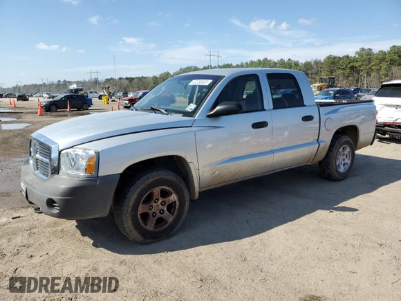 2007 Dodge Dakota ST z VIN 1D7HW28P17S184237, wystawiony jako Copart lot #43230605 z przebiegiem 151 993 mil mil oraz Czysty tytuł • Clean title. Historia ofert i sprzedaży dostępna na DreamBid. Obrazek 1.