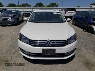 2013 Volkswagen Passat SEL Premium z VIN 1VWCH7A38DC039377, wystawiony jako Copart lot #54396435 z przebiegiem 111 925 mil mil oraz Szkoda całkowita • Salvage title. Historia ofert i sprzedaży dostępna na DreamBid. Obrazek 5.