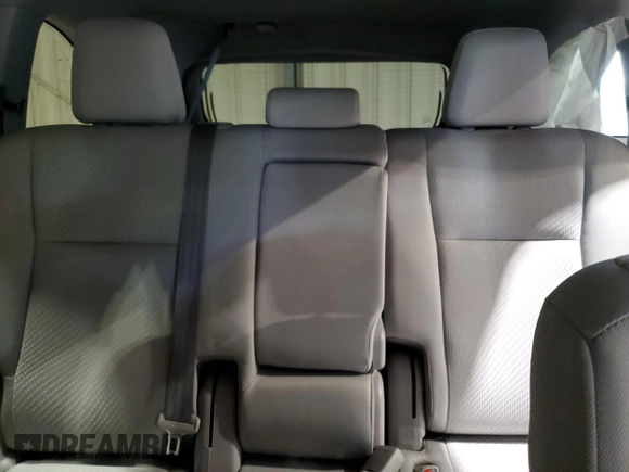 2018 Toyota Highlander LE z VIN 5TDBZRFH5JS889246, wystawiony jako Copart lot #57816195 z przebiegiem 50 747 mil mil oraz Szkoda całkowita • Salvage title. Historia ofert i sprzedaży dostępna na DreamBid. Obrazek 10.
