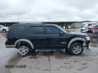 2006 Ford Explorer Eddie Bauer z VIN 1FMEU74E36ZA08375, wystawiony jako IAAI lot #42486008 z przebiegiem 214 761 mil mil oraz . Historia ofert i sprzedaży dostępna na DreamBid. Obrazek 13.