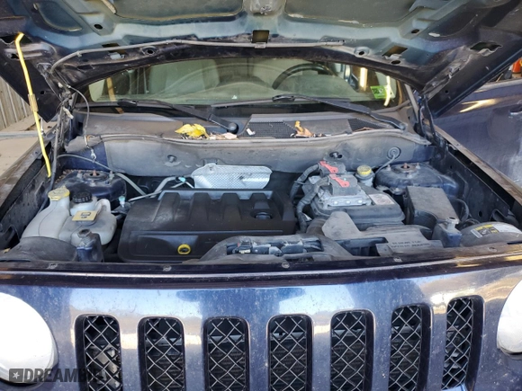 2014 Jeep Patriot Latitude with VIN 1C4NJRFB7ED562073, listed as a Copart auction lot 75113294 with 162,053 mi miles and Salvage Title. Bid and sale history available at carsss.com. Image 12.