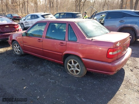 1998 Volvo S70 with VIN YV1LS5545W1452779, listed as a IAAI auction lot 41806870 with 142,224 mi miles. Bid and sale history available at carsss.com. Image 3.