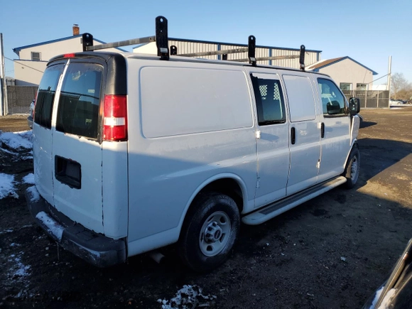 2017 GMC Savana Cargo Van with VIN 1GTW7AFF4H1913275, listed as a Copart auction lot 88629025 with 0 mi miles and Salvage Title. Bid and sale history available at carsss.com. Image 3.