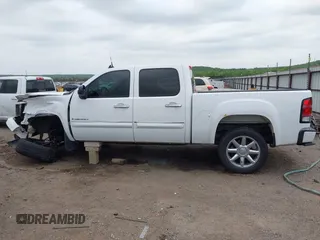 2008 GMC Sierra Denali z VIN 2GTEK638381328517, wystawiony jako IAAI lot #42074746 z przebiegiem 193 833 mil mil oraz . Historia ofert i sprzedaży dostępna na DreamBid. Obrazek 15.