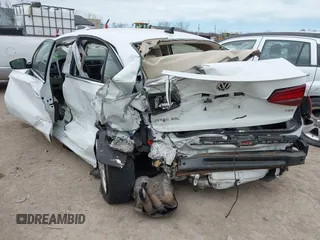 2016 Volkswagen Jetta Sedan 1.8T SEL with VIN 3VWL07AJXGM214382, listed as a IAAI auction lot 42042424 with 1 mi miles. Bid and sale history available at carsss.com. Image 3.