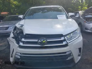 2017 Toyota Highlander LE z VIN 5TDZZRFH1HS227592, wystawiony jako IAAI lot #42162545 z przebiegiem 113 102 mil mil oraz . Historia ofert i sprzedaży dostępna na DreamBid. Obrazek 12.