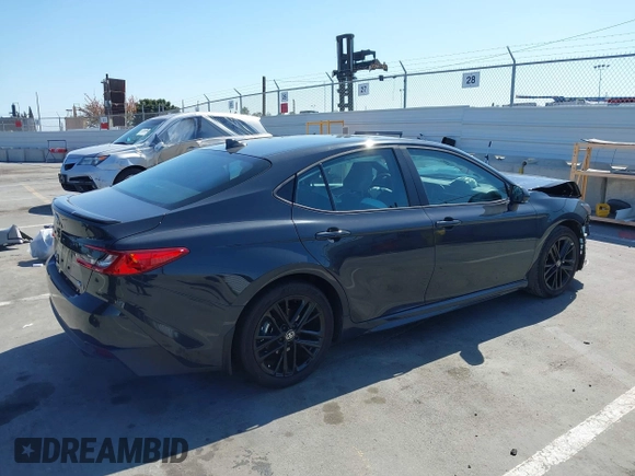 2025 Toyota Camry LE z VIN 4T1DAACK8SU570482, wystawiony jako IAAI lot #42152727 z przebiegiem 4 625 mil mil oraz . Historia ofert i sprzedaży dostępna na DreamBid. Obrazek 4.