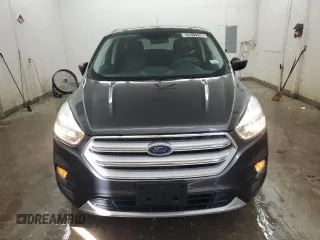 2019 Ford Escape SE z VIN 1FMCU0GD5KUC49556, wystawiony jako Copart lot #57911145 z przebiegiem 89 152 mil mil oraz Czysty tytuł • Clean title. Historia ofert i sprzedaży dostępna na DreamBid. Obrazek 5.