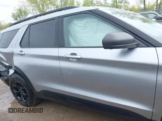 2022 Ford Explorer Timberline z VIN 1FMSK8JH8NGA73830, wystawiony jako IAAI lot #42212478 z przebiegiem 65 026 mil mil oraz . Historia ofert i sprzedaży dostępna na DreamBid. Obrazek 14.