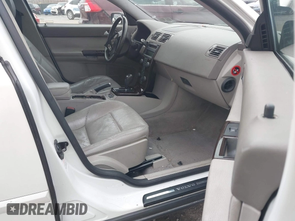 2006 Volvo S40 2.4L with VIN YV1MS390362201768, listed as a IAAI auction lot 41784027 with 224,794 mi miles. Bid and sale history available at carsss.com. Image 5.