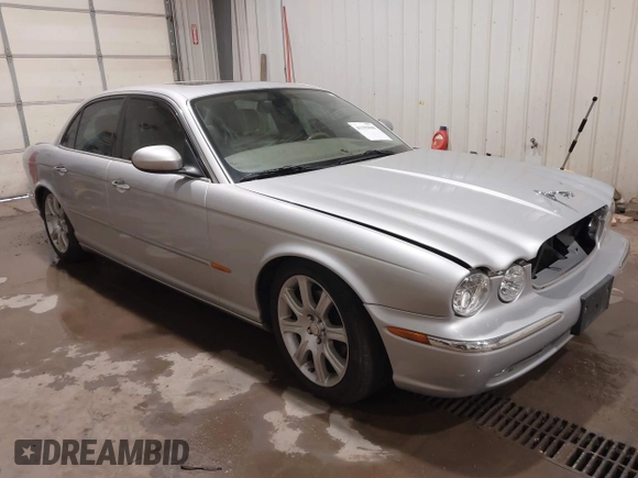 2004 Jaguar XJ with VIN SAJWA71C04SG33993, listed as a IAAI auction lot 41193040 with 79,944 mi miles. Bid and sale history available at carsss.com. Image 1.