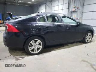 2015 Volvo S60 T5 Premier z VIN YV1612TK1F2332441, wystawiony jako Copart lot #89086705 z przebiegiem Nie podano mil oraz Szkoda całkowita • Salvage title. Historia ofert i sprzedaży dostępna na DreamBid. Obrazek 3.
