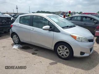 2012 Toyota Yaris L z VIN JTDKTUD39CD526006, wystawiony jako IAAI lot #42113805 z przebiegiem 109 547 mil mil oraz . Historia ofert i sprzedaży dostępna na DreamBid. Obrazek 1.