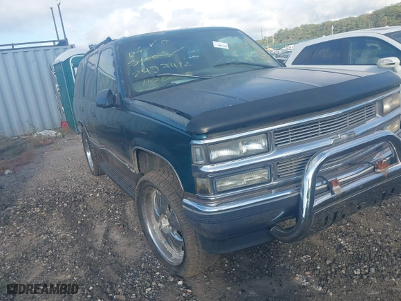 1998 Chevrolet Tahoe with VIN 1GNEK13R1WJ302987, listed as a IAAI auction lot 40491593 with 999,999 mi miles. Bid and sale history available at carsss.com. Image 6.