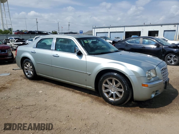 2005 Chrysler 300 C z VIN 2C3JA63H25H174455, wystawiony jako Copart lot #57106275 z przebiegiem 115 226 mil mil oraz Szkoda całkowita • Salvage title. Historia ofert i sprzedaży dostępna na DreamBid. Obrazek 4.