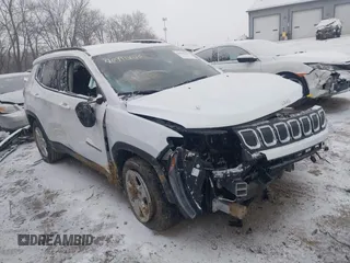 2022 Jeep Compass Latitude z VIN 3C4NJDBB4NT133203, wystawiony jako IAAI lot #40990103 z przebiegiem Nie podano mil oraz . Historia ofert i sprzedaży dostępna na DreamBid. Obrazek 1.