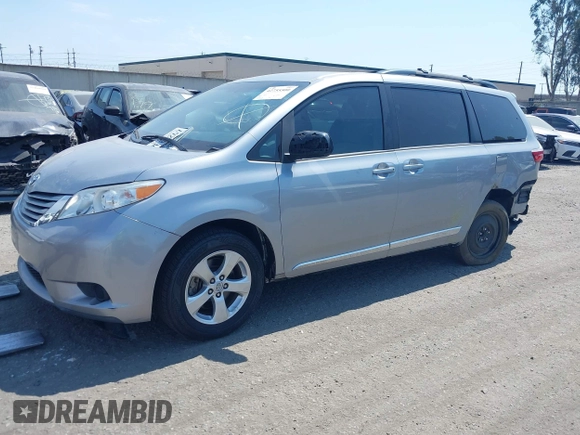2017 Toyota Sienna LE Auto Access Seat z VIN 5TDKZ3DC9HS841120, wystawiony jako IAAI lot #42755500 z przebiegiem 65 952 mil mil oraz . Historia ofert i sprzedaży dostępna na DreamBid. Obrazek 2.