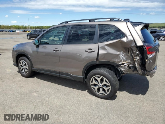 2024 Subaru Forester Premium z VIN JF2SKACC6RH463419, wystawiony jako Copart lot #55591345 z przebiegiem 4 930 mil mil oraz Szkoda całkowita • Salvage title. Historia ofert i sprzedaży dostępna na DreamBid. Obrazek 2.