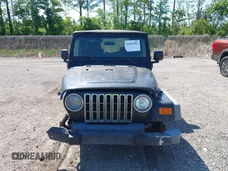 2005 Jeep Wrangler Unlimited with VIN 1J4FA44S25P385421, listed as a IAAI auction lot 42039381 with 1 mi miles. Bid and sale history available at carsss.com. Image 11.