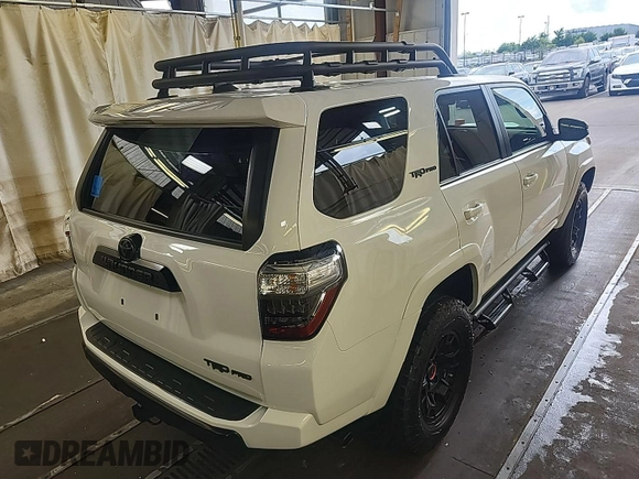2023 Toyota 4Runner TRD Pro z VIN JTELU5JR4P6107986, wystawiony jako IAAI lot #42575841 z przebiegiem 8 950 mil mil oraz . Historia ofert i sprzedaży dostępna na DreamBid. Obrazek 25.