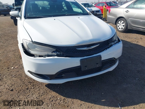 2015 Chrysler 200 S with VIN 1C3CCCBB2FN665650, listed as a IAAI auction lot 41616172 with 140,747 mi miles. Bid and sale history available at carsss.com. Image 6.