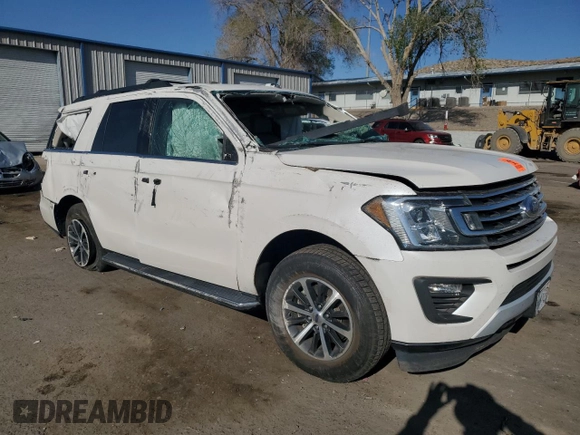 2018 Ford Expedition XLT with VIN 1FMJU1JT5JEA39237, listed as a Copart auction lot 52947615 with 113,676 mi miles and Salvage title. Bid and sale history available at DreamBid. Image 4.