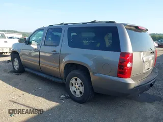 2007 Chevrolet Suburban LT с VIN 1GNFC16027R225418, выставлен на аукционе IAAI как лот 42466800 с пробегом Не указан миль и . История ставок и продаж доступна на DreamBid. Изображение 3.