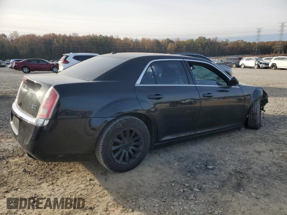 2014 Chrysler 300 z VIN 2C3CCAAG1EH336060, wystawiony jako Copart lot #83682584 z przebiegiem 108 317 mil mil oraz Czysty tytuł • Clean title. Historia ofert i sprzedaży dostępna na DreamBid. Obrazek 3.