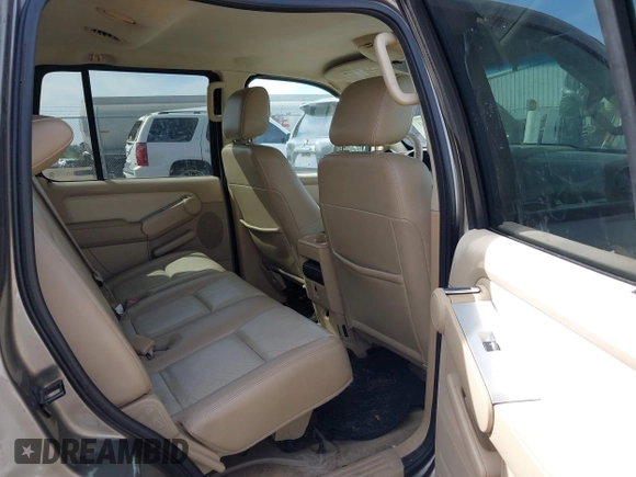 2006 Mercury Mountaineer Luxury z VIN 4M2EU47EX6UJ22752, wystawiony jako IAAI lot #41807719 z przebiegiem 140 442 mil mil oraz . Historia ofert i sprzedaży dostępna na DreamBid. Obrazek 8.