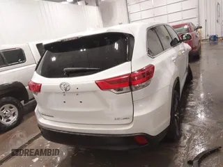 2018 Toyota Highlander LE with VIN 5TDBZRFH9JS821645, listed as a IAAI auction lot 41871971 with 98,426 mi miles and . Bid and sale history available at DreamBid. Image 17.