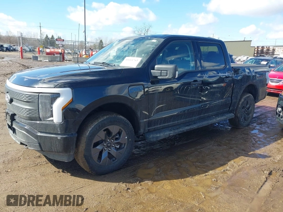 2024 Ford F-150 Lightning XLT z VIN 1FTVW3LK3RWG06339, wystawiony jako IAAI lot #41664763 z przebiegiem 9 891 mil mil oraz . Historia ofert i sprzedaży dostępna na DreamBid. Obrazek 22.