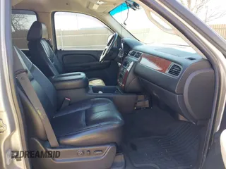 2007 Chevrolet Avalanche LTZ z VIN 3GNFK12357G117443, wystawiony jako IAAI lot #41988399 z przebiegiem Nie podano mil oraz . Historia ofert i sprzedaży dostępna na DreamBid. Obrazek 5.